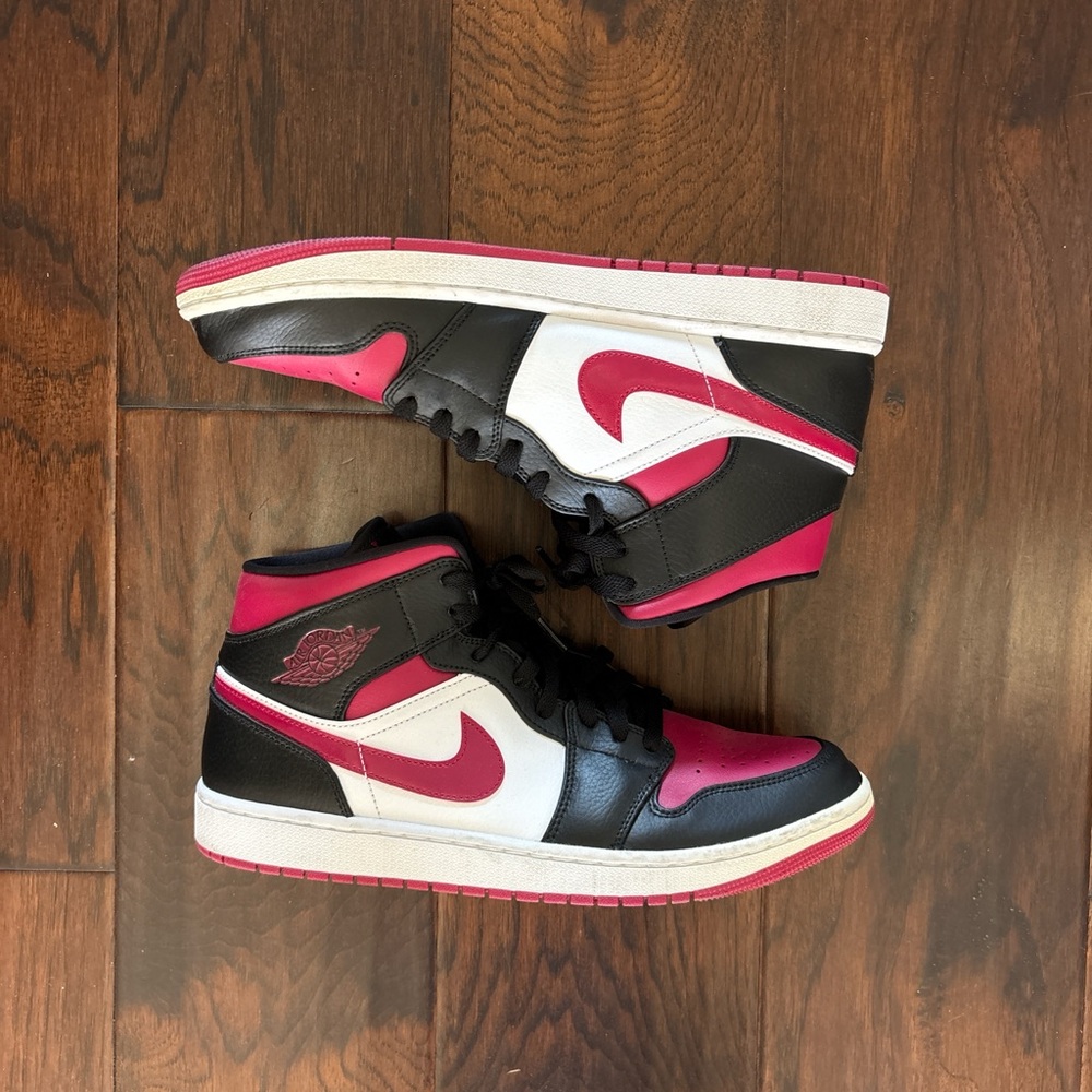 Air Jordan 1 Mid ‘Noble Red’